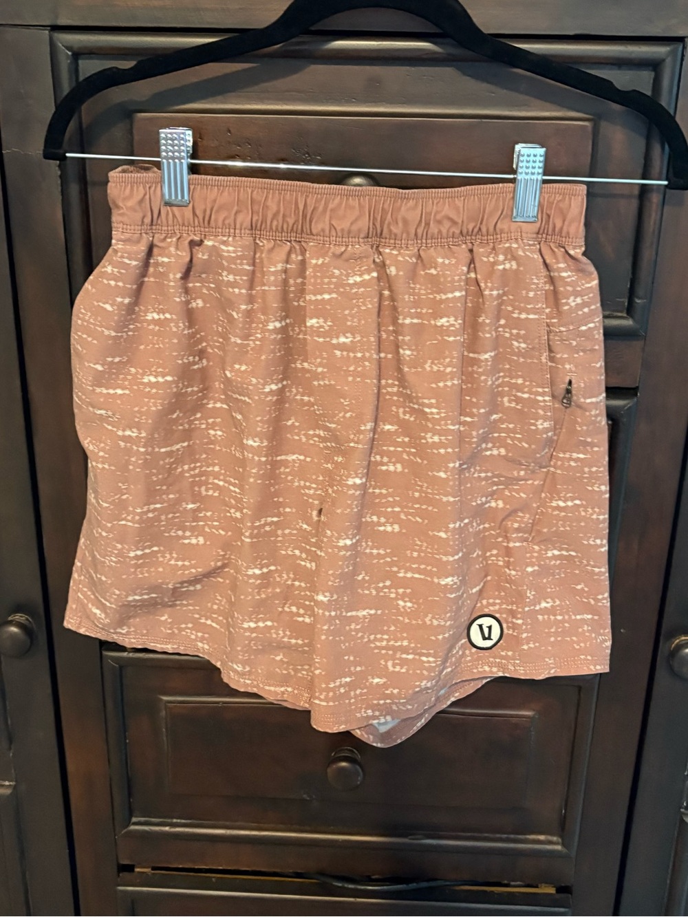 Vuori Men’s Banks Shorts, 5 inch inseam, Size Small, Clay Red Space